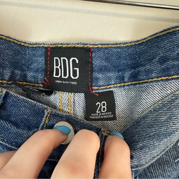 BDG Urban Outfitters | Medium Wash Essential Mid Rise Denim Shorts Size 28 - Picture 4 of 6
